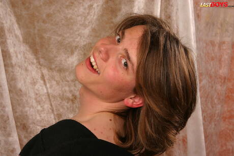 性感小鮮肉馬特和年輕小西蒙展現完美身材