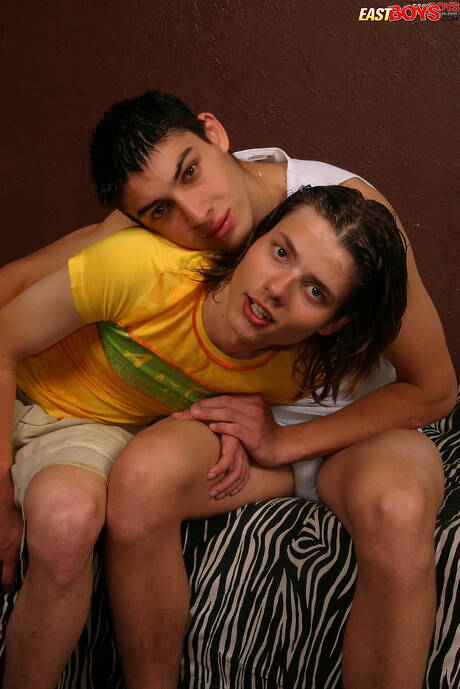 帥哥Matt和帥哥Simon享受口交