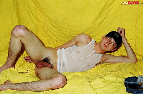 Twink Shane wanking with sex toy