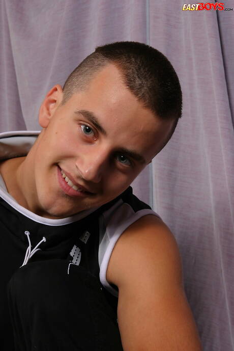 帥哥Senad展現完美身材