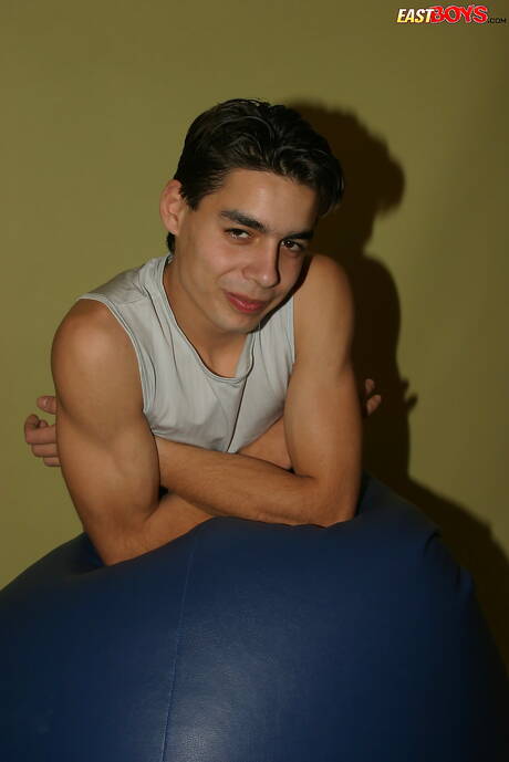 Twink Sebastian heeft plezier