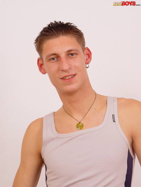 熱辣小鮮肉Palo玩弄雞巴