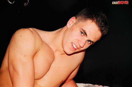 Der junge Rolf wichst seinen Schwanz