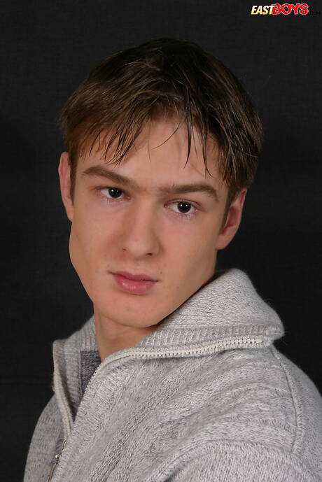 Husky guy Roger posing naked and showing hot butt