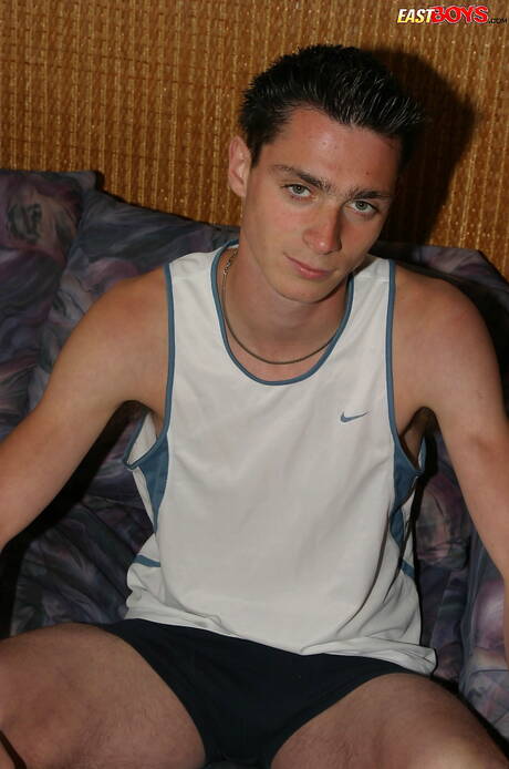 性感小夥 Henryk 用他的雞巴自慰