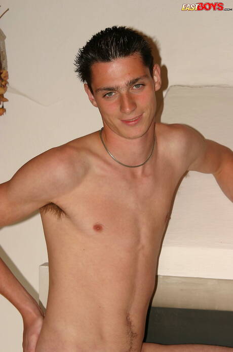 性感小夥 Henryk 用他的雞巴自慰