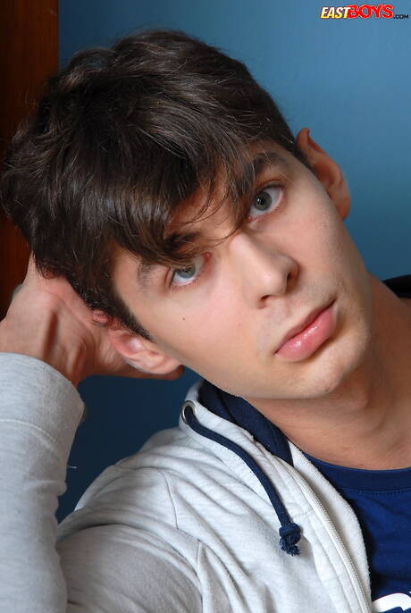 De gespierde David Pate laat een perfect lichaam zien