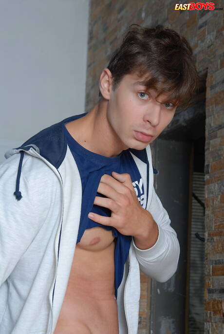 De gespierde David Pate laat een perfect lichaam zien