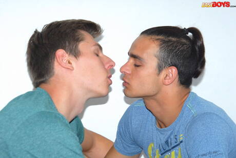 帥哥 Gerald Wooley 和年輕男孩 Samuel Riberio 的口交場景