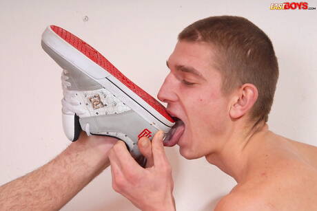 Twink Erick and twink Palmer undressing and showing hot butt