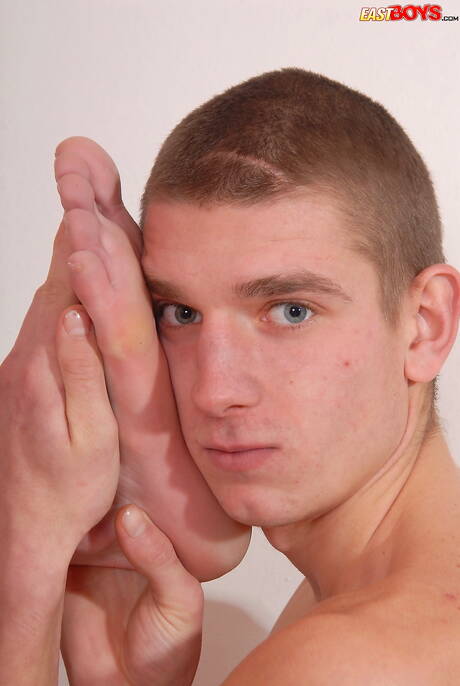 Twink Erick and twink Palmer undressing and showing hot butt