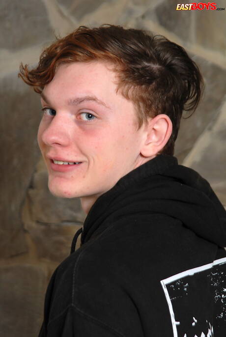 Pretty boy Ted Brewer jack off his dick