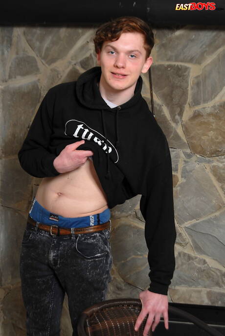 Pretty boy Ted Brewer jack off his dick