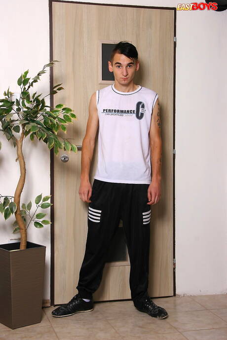 Twink Kevin Wrigley posing nude