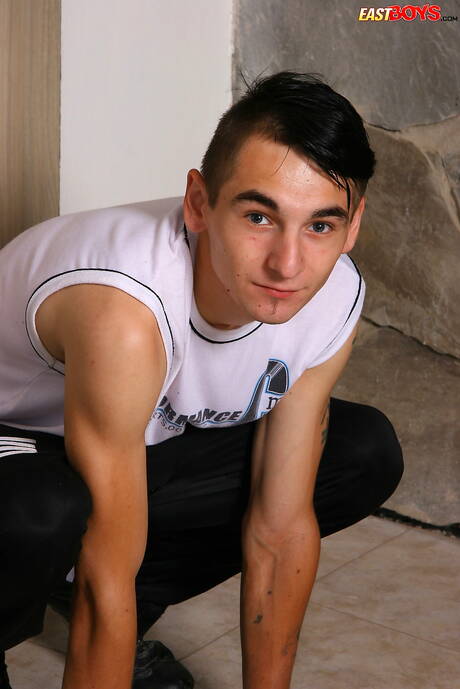 Twink Kevin Wrigley posing nude