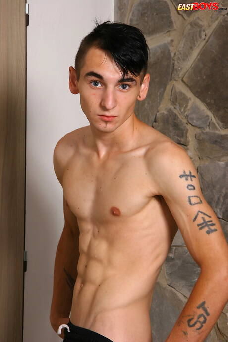 Twink Kevin Wrigley posing nude
