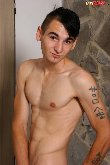 Twink Kevin Wrigley posing nude