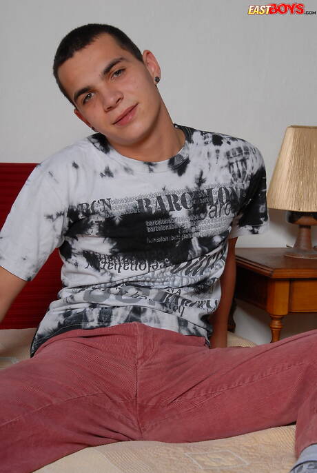 捷克年輕帥哥比爾威廉斯吸吮和操弄男孩