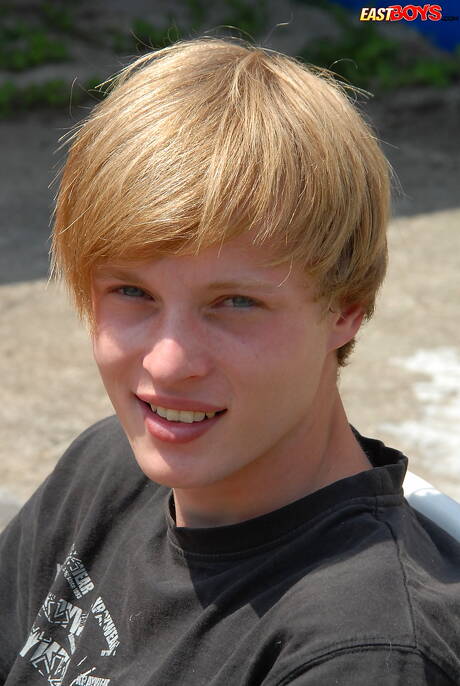 Hot twink Trey posing naked outdoor