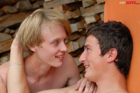 Il ragazzo sexy Trey posa nudo all