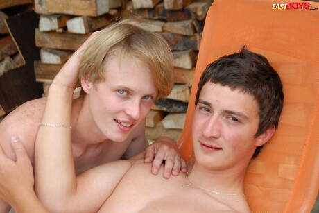 Il ragazzo sexy Trey posa nudo all