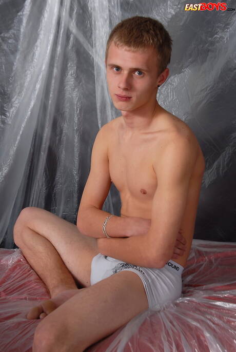 Young dude Donald Erickson and pretty boy Hayden in hard anal sex