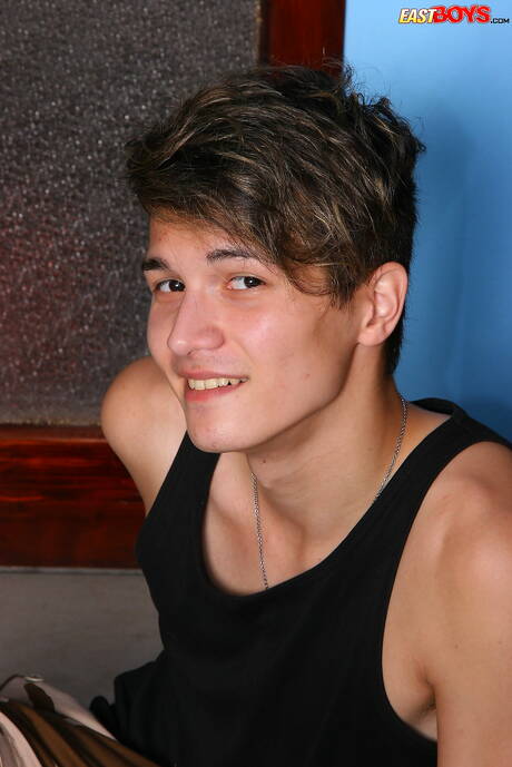 性感小鮮肉David Allan裸體擺造型