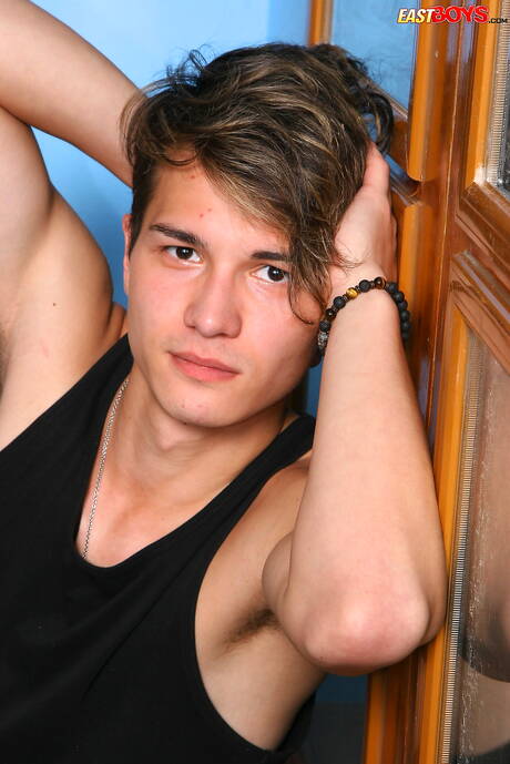 性感小鮮肉David Allan裸體擺造型