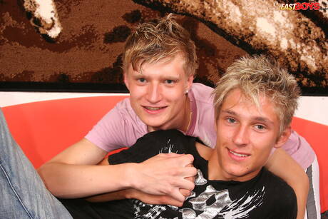 チンコをしゃぶるホットなトゥインク・エモン