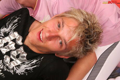 チンコをしゃぶるホットなトゥインク・エモン