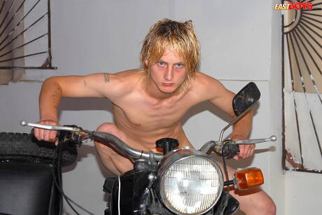 Hot twink Blake sucking and screwing the boy