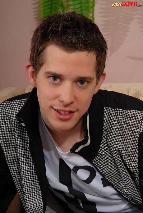 Le jeune Carter baise le cul après une pipe