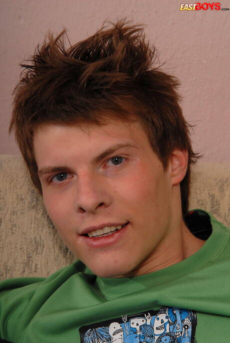 Le jeune Carter baise le cul après une pipe