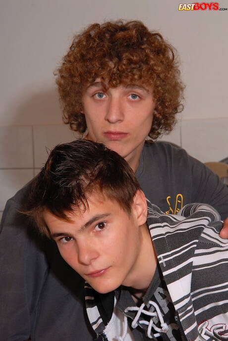 年輕男孩 Bill Williams 和年輕 Dominick Ramon 互相吸吮和操弄