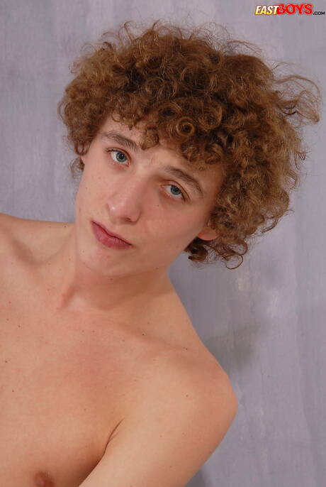 帥哥Dominick Ramon裸體擺造型，秀出緊實的臀部