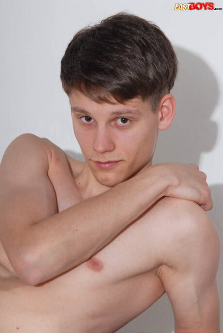 Twink Drake rucha tyłek po obciąganie