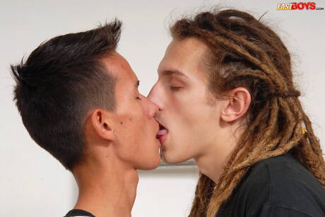 Młody Hayden i młody Larry Booker uprawiają dobry seks oralny