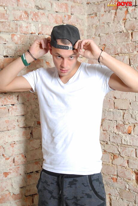 Czech tough guy Scott Reeves shows a perfect body