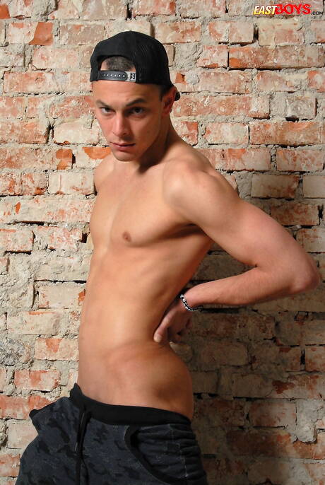 捷克硬漢斯科特·里夫斯展現完美身材