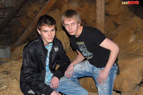 El guapo checo Bill Williams se folla después de una mamada al aire libre