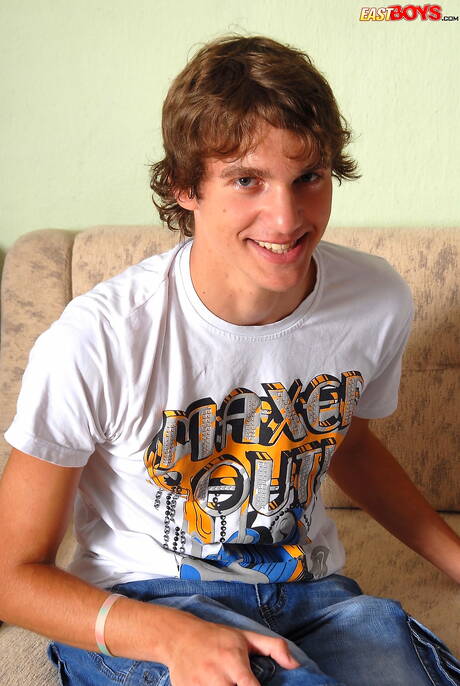 捷克小伙子 Johan Koco 和帥哥 Olin 吸完雞雞後開始做愛