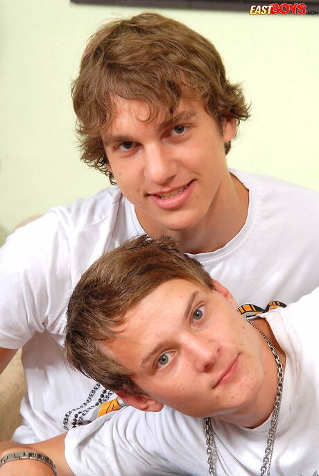 捷克小伙子 Johan Koco 和帥哥 Olin 吸完雞雞後開始做愛