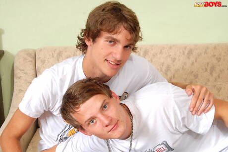 捷克小伙子 Johan Koco 和帥哥 Olin 吸完雞雞後開始做愛