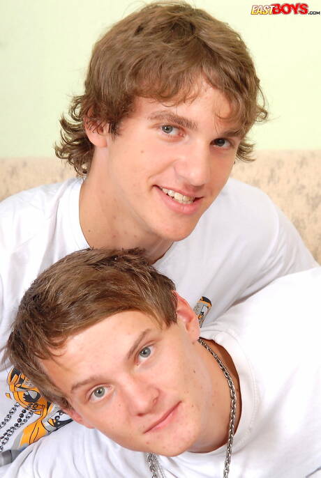 捷克小伙子 Johan Koco 和帥哥 Olin 吸完雞雞後開始做愛