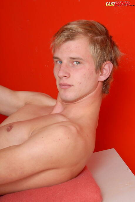 捷克小夥 Bill Williams 和年輕男孩 Darius 享受了一場精彩的口交