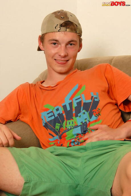 年輕男孩 Jeffrey Horn 脫光衣服露出屁股