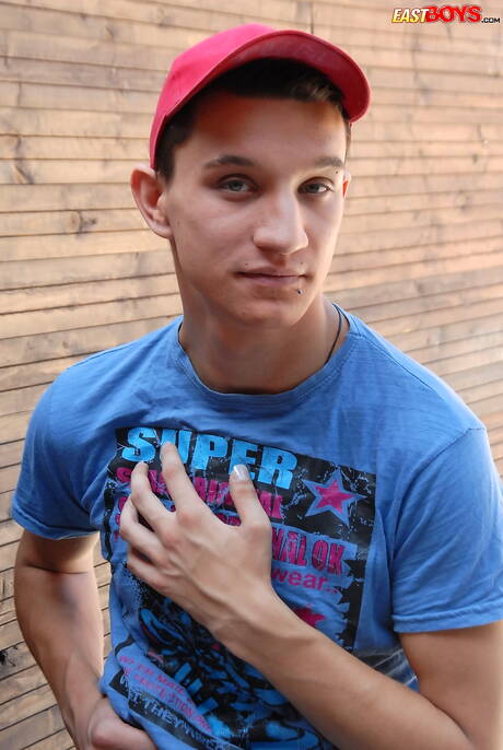 Der hübsche Kevin Moody zeigt einen perfekten Körper