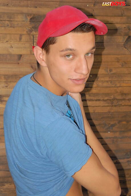 Der hübsche Kevin Moody zeigt einen perfekten Körper