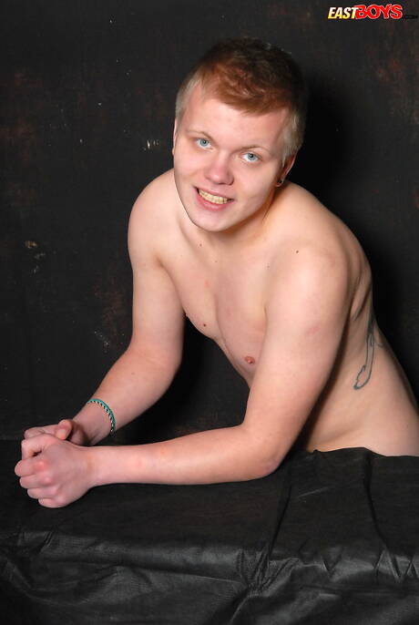 East Boys: 捷克小夥Johan Koco吸完雞雞後開始做愛