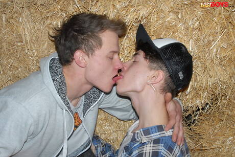 年輕小夥 Johan Koco 和帥哥 Samuel Lamere 熱情激情